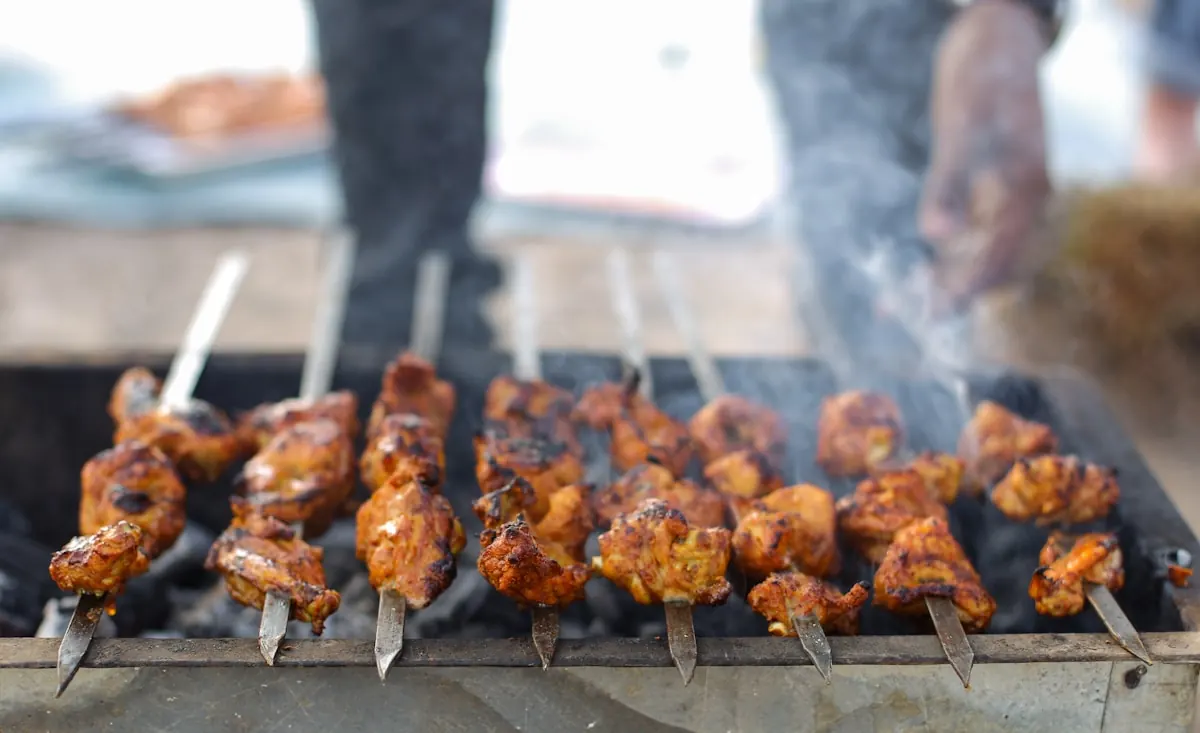 Spicy Indian chicken platter